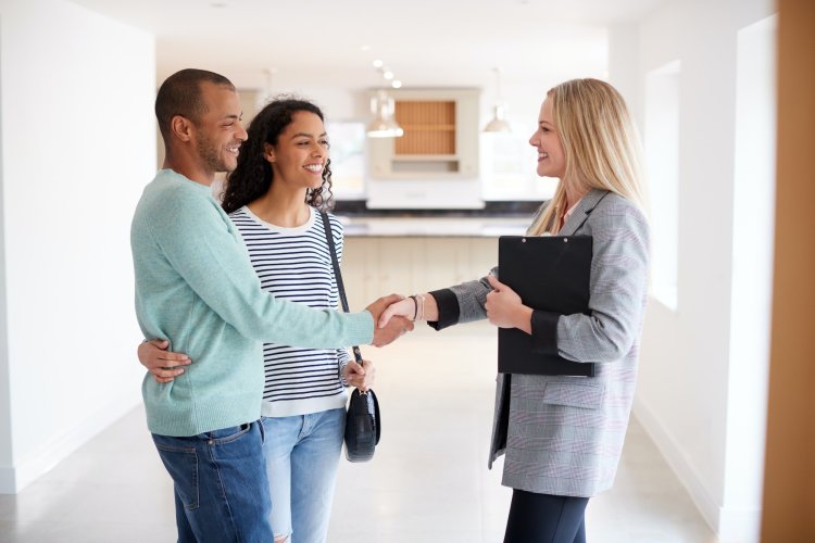 The Pros and Cons of Hiring A Buyers Agent When Purchasing A New Home